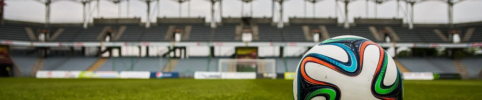 Maçabaşla — stadyum ve futbol topu